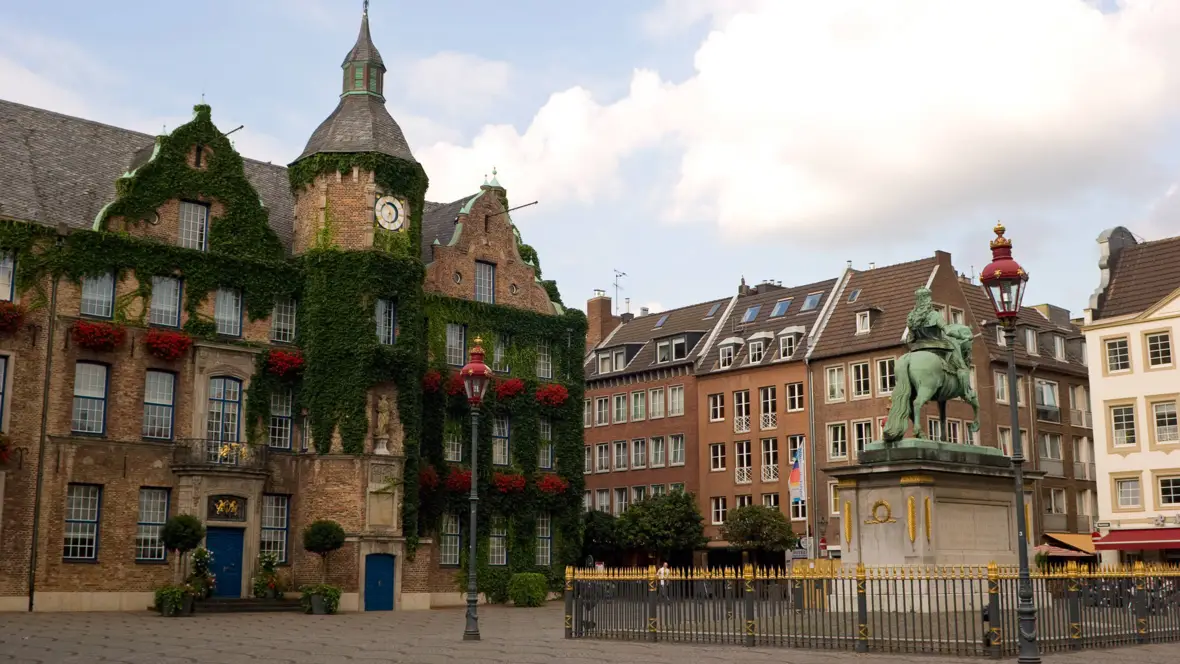 Location & Surroundings